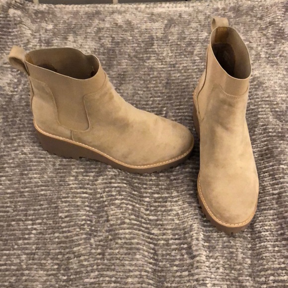 Dolce Vita Shoes - Womens cream swede